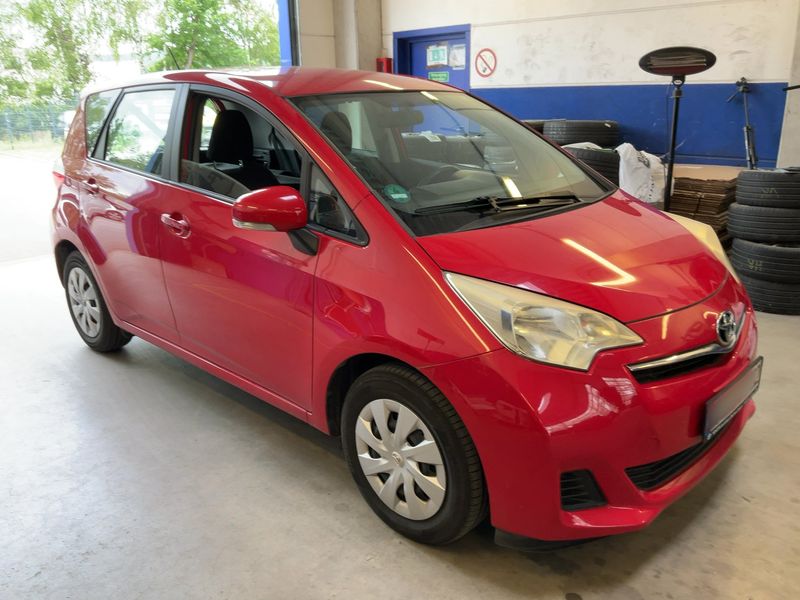 Toyota Verso-S 1.33 Dual VVT-i Life — zdjęcie 8