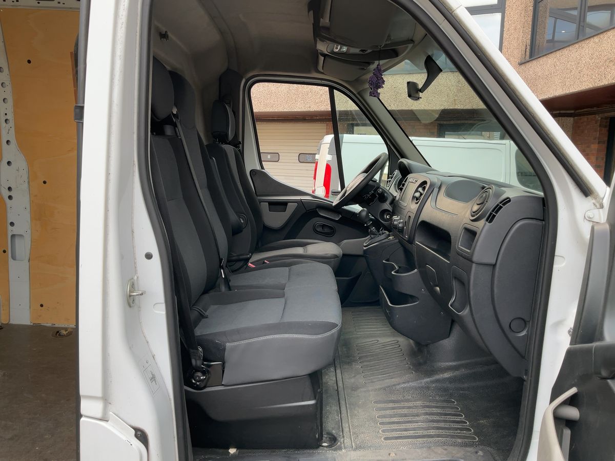 Renault Master 2018 — photo 17