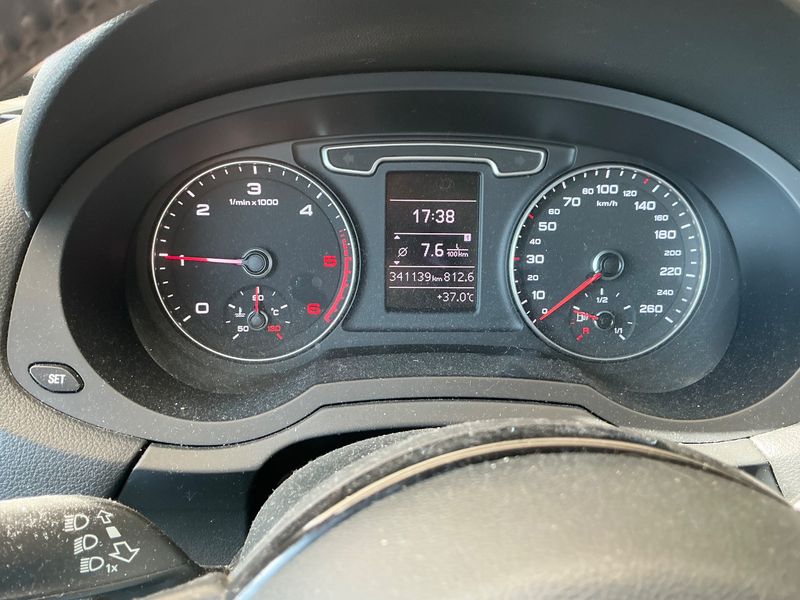 Audi Q3 2.0 TDI quattro Ambition — zdjęcie 13