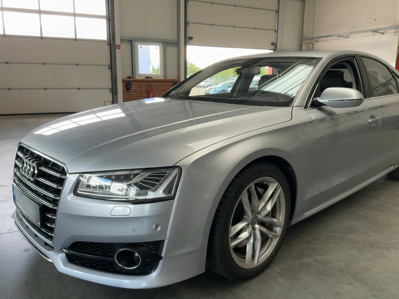 Audi A8 4.0 V8 TFSI quattro — zdjęcie 2