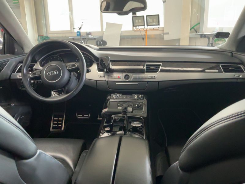 Audi A8 4.0 V8 TFSI quattro — zdjęcie 12