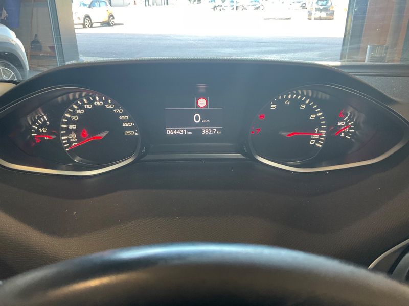 Peugeot 308 1.2 e-THP Allure 2020 – снимка 18