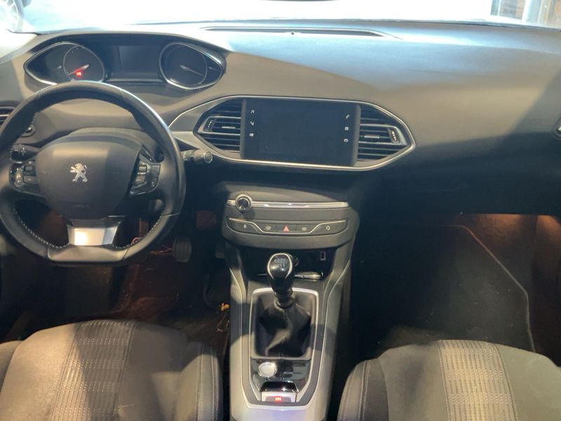 Peugeot 308 1.2 e-THP Allure 2020 – снимка 17