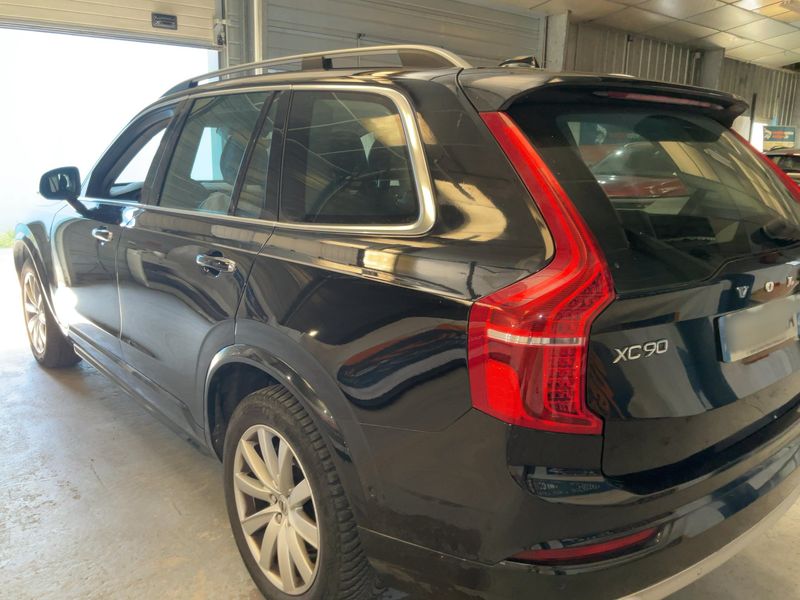 Volvo XC90 2.0 D5 Momentum AWD — zdjęcie 3