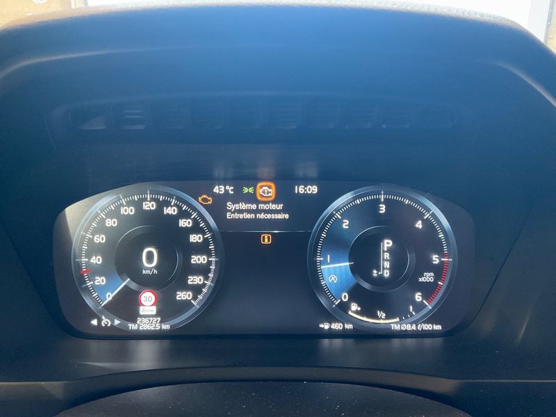 Volvo XC90 2.0 D5 Momentum AWD — zdjęcie 13