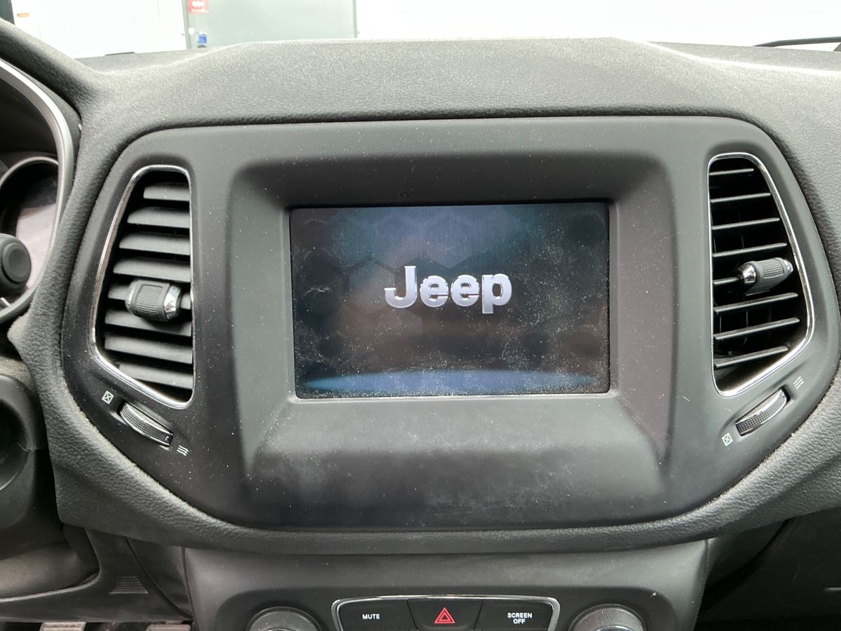 Jeep Compass 2019 — photo 25