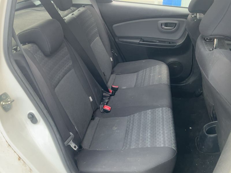 Toyota Yaris 1.33 Dual VVT-i Active — zdjęcie 14