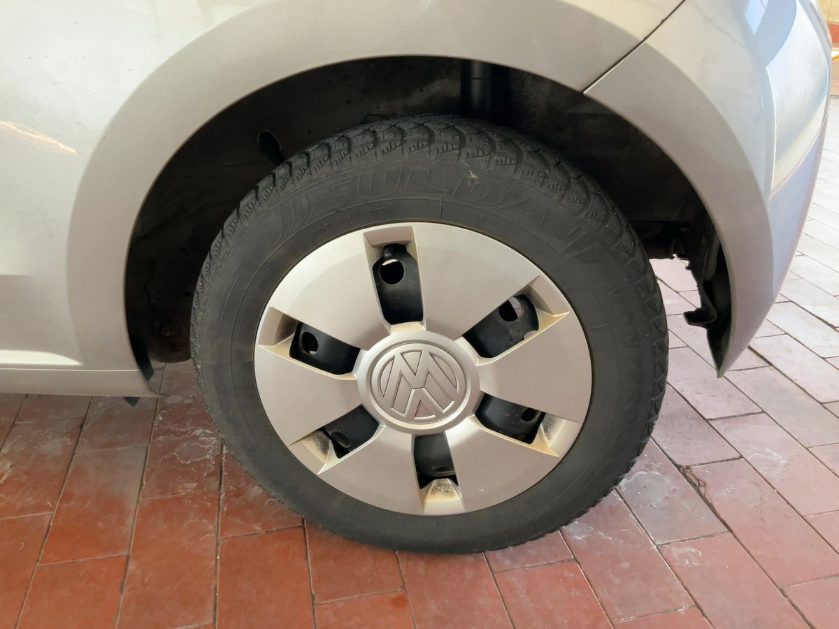 Volkswagen up! 2014 — photo 6