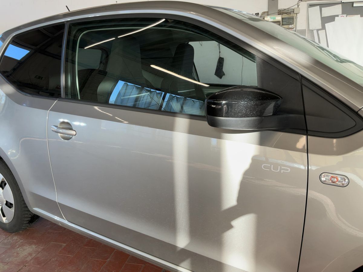 Volkswagen up! 2014 — photo 11