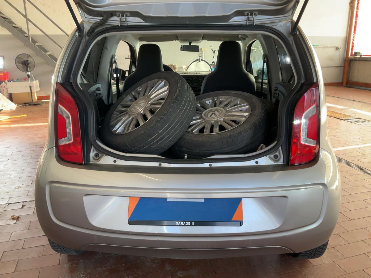 Volkswagen up! 2014 — photo 17