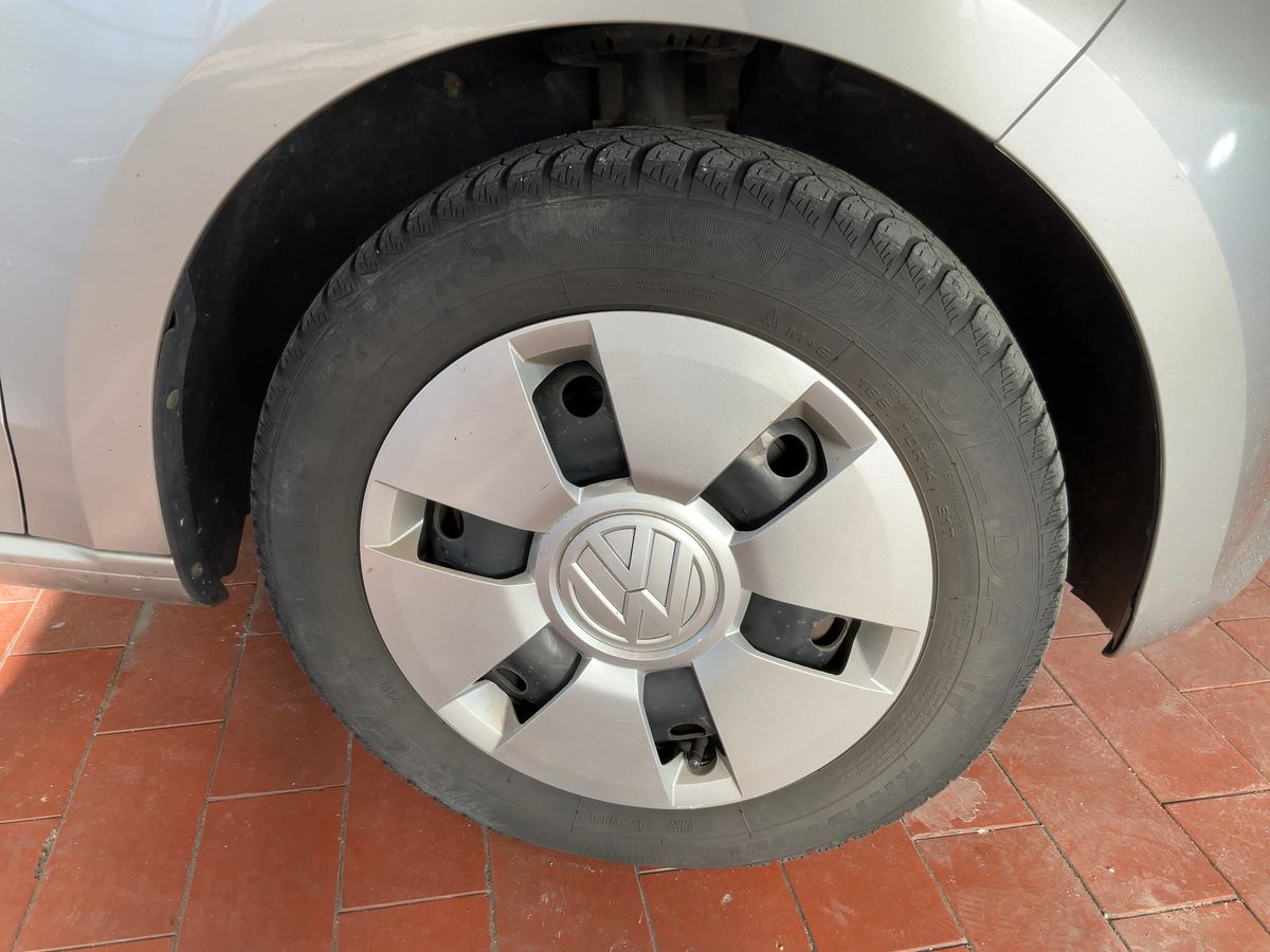 Volkswagen up! 2014 — photo 12