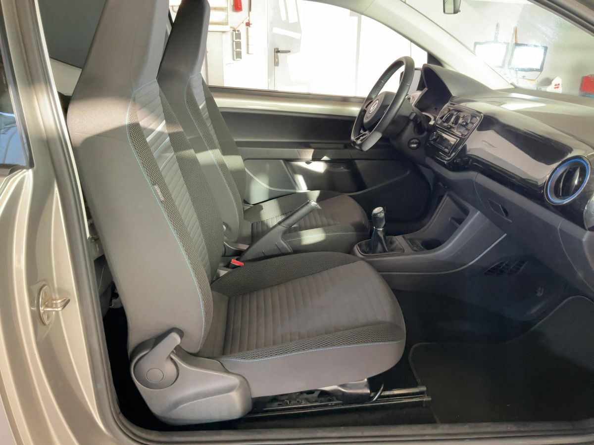 Volkswagen up! 2014 — photo 18