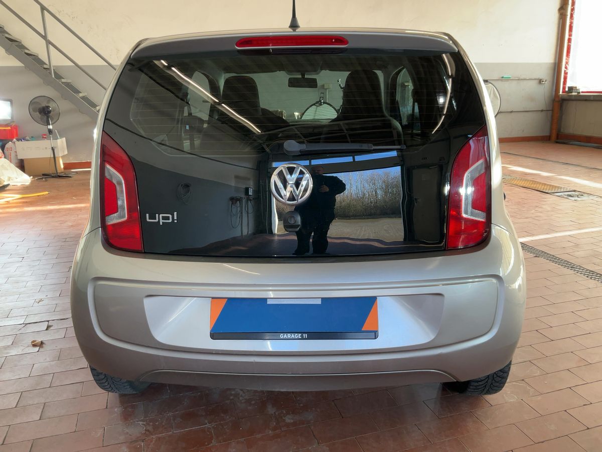 Volkswagen up! 2014 — photo 8