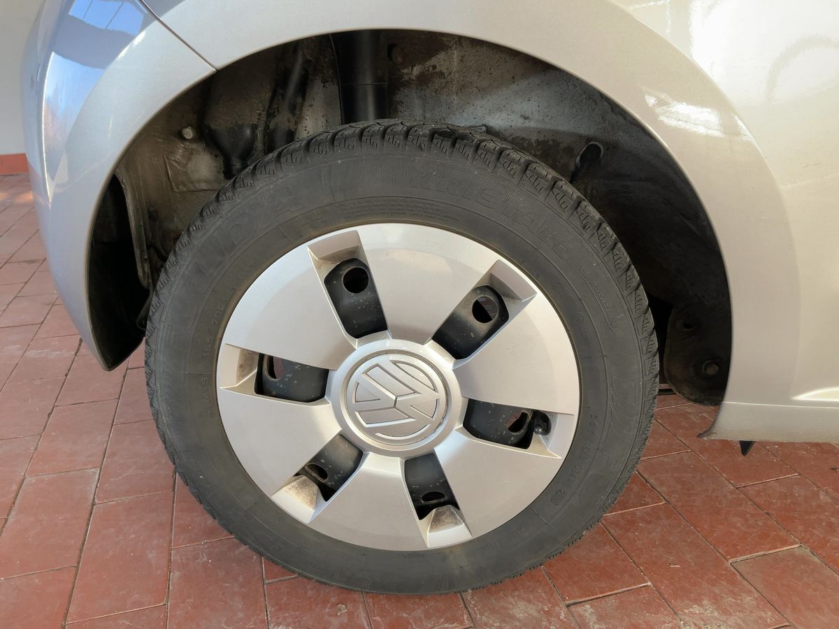 Volkswagen up! 2014 — photo 10