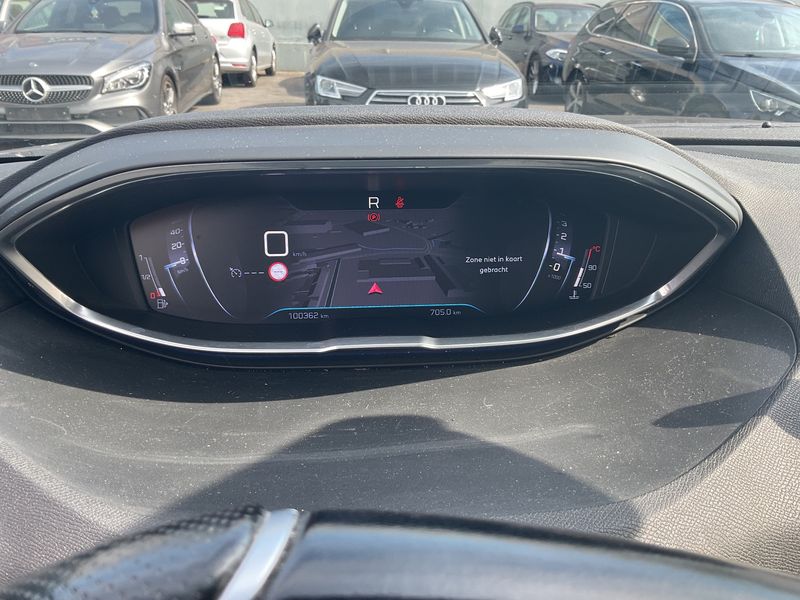 Peugeot 5008 1.5 Blue-HDi Allure 2018 – снимка 18