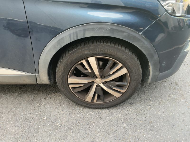 Peugeot 5008 1.5 Blue-HDi Allure 2018 – снимка 11