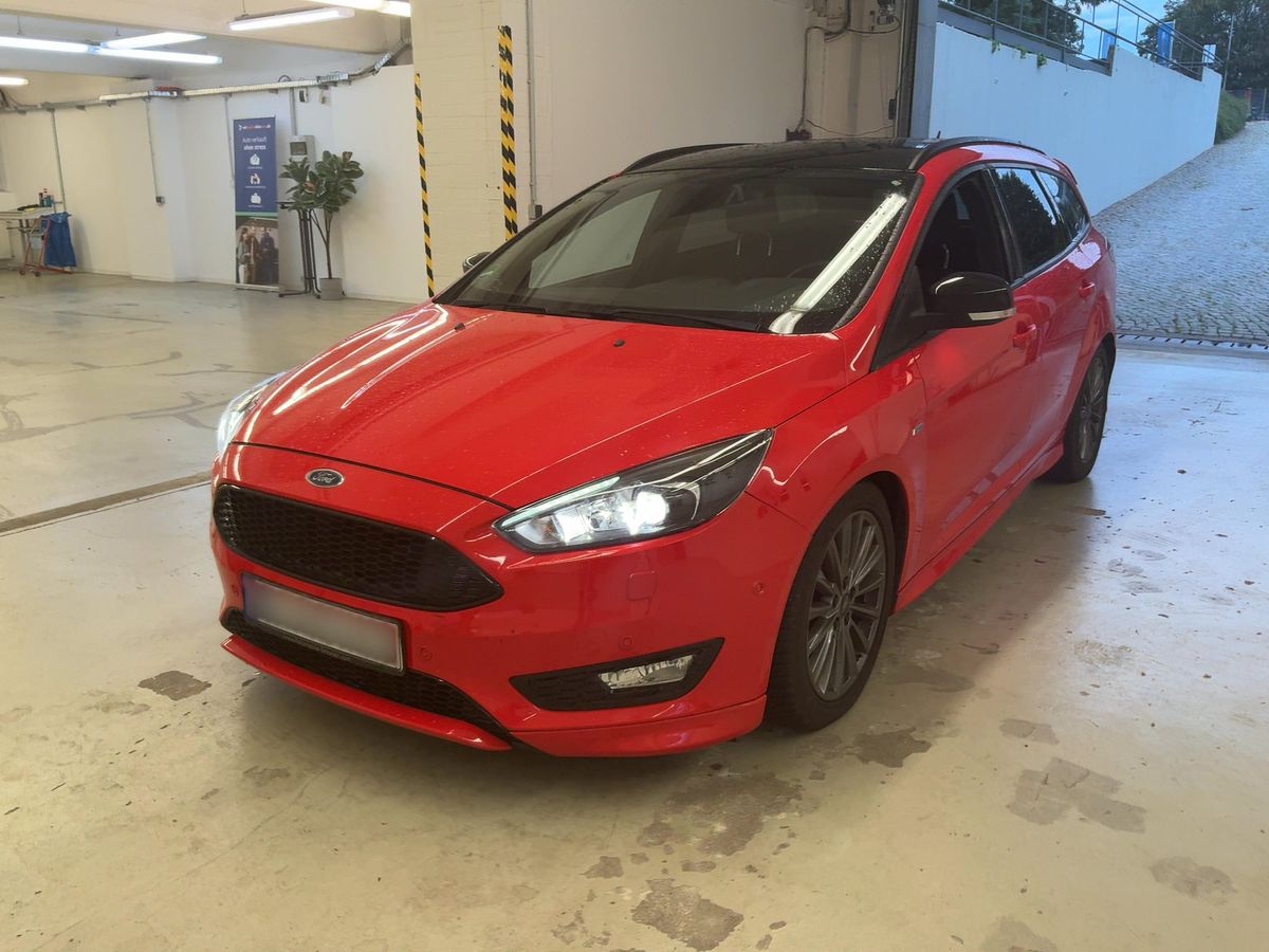 Ford Focus 2018 — photo 1