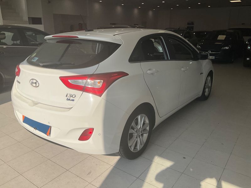 Hyundai i30 1.6 CRDi Pack Business — zdjęcie 2