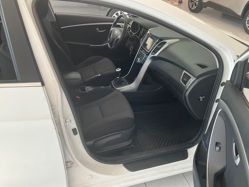 Hyundai i30 1.6 CRDi Pack Business — zdjęcie 3
