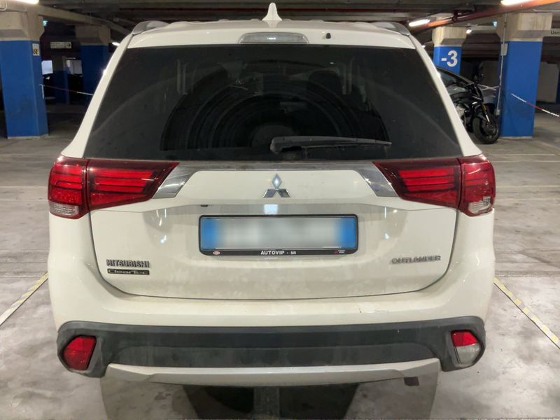 Mitsubishi Outlander 2.2 DI-D Instyle 2WD — zdjęcie 5