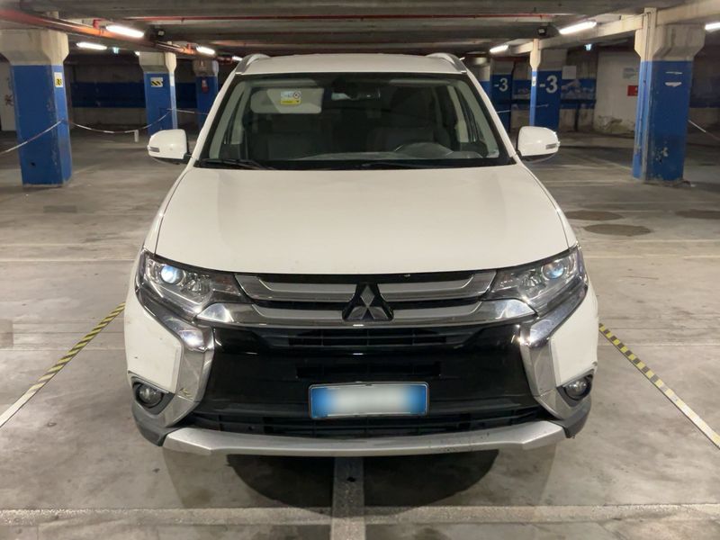 Mitsubishi Outlander 2.2 DI-D Instyle 2WD — zdjęcie 9