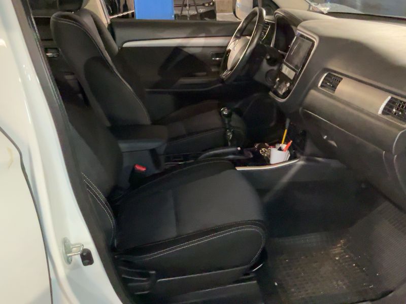 Mitsubishi Outlander 2.2 DI-D Instyle 2WD — zdjęcie 11