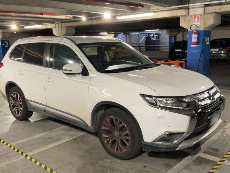 Mitsubishi Outlander 2.2 DI-D Instyle 2WD — zdjęcie 8