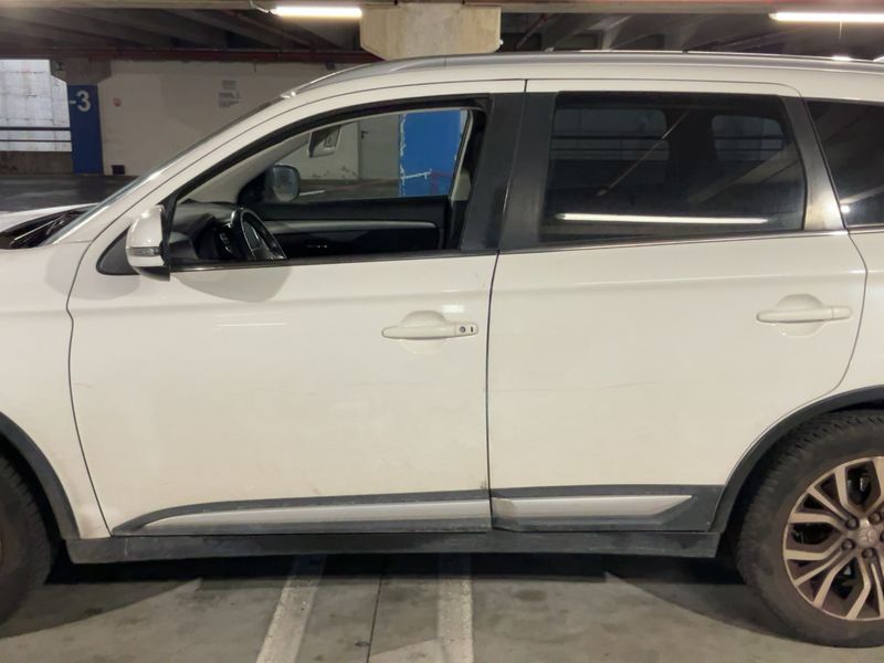 Mitsubishi Outlander 2.2 DI-D Instyle 2WD — zdjęcie 4