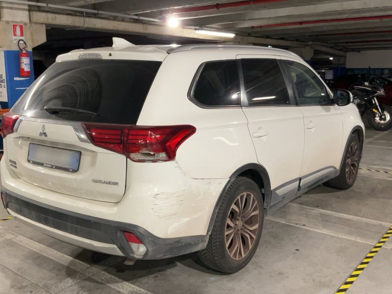 Mitsubishi Outlander 2.2 DI-D Instyle 2WD — zdjęcie 6