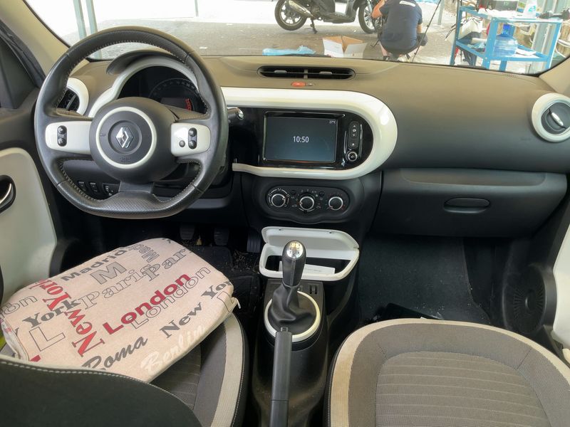 Renault Twingo 1.0 SCe Lovely — zdjęcie 12