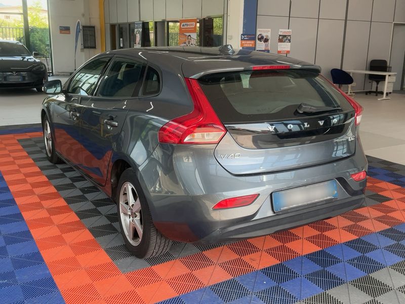 Volvo V40 1.6 D2 Kinetic — zdjęcie 3
