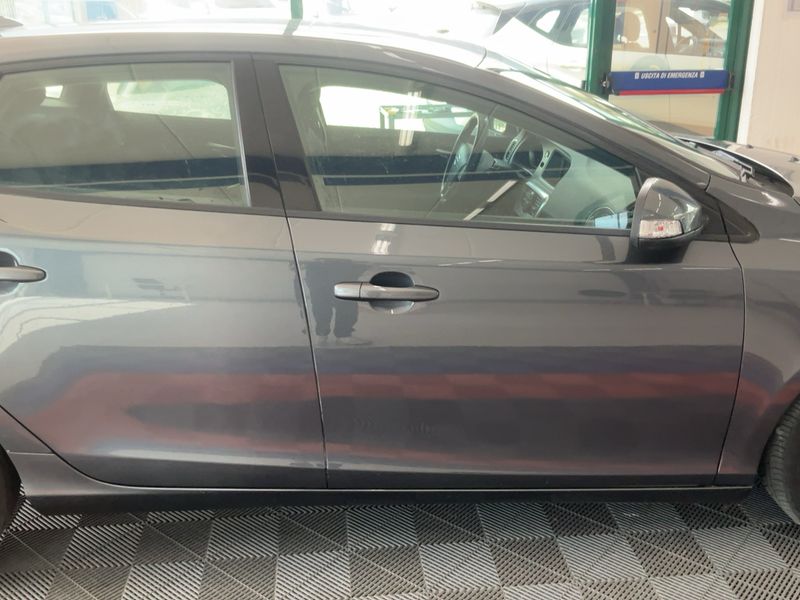Volvo V40 1.6 D2 Kinetic — zdjęcie 7