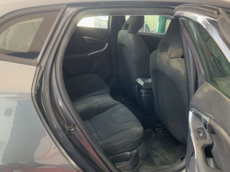 Volvo V40 1.6 D2 Kinetic — zdjęcie 14