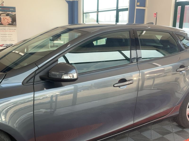 Volvo V40 1.6 D2 Kinetic — zdjęcie 4