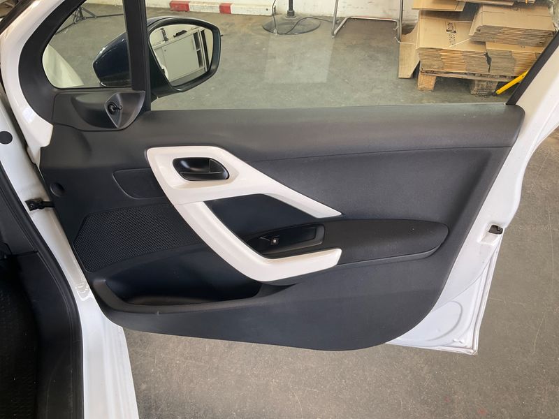 Peugeot 208 1.2 PureTech Like 2017 – снимка 28