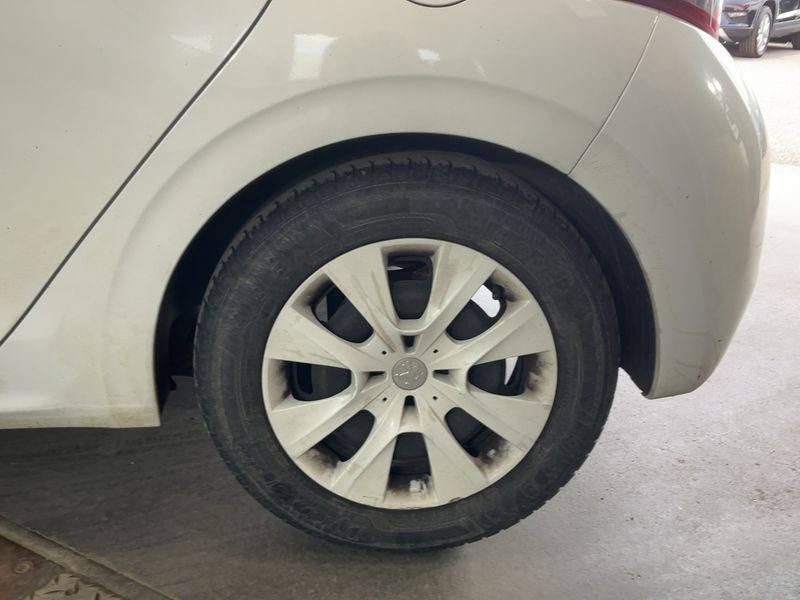 Peugeot 208 1.2 PureTech Like 2017 – снимка 5
