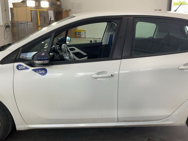 Peugeot 208 1.2 PureTech Like 2017 – снимка 4