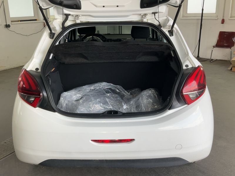 Peugeot 208 1.2 PureTech Like 2017 – снимка 16