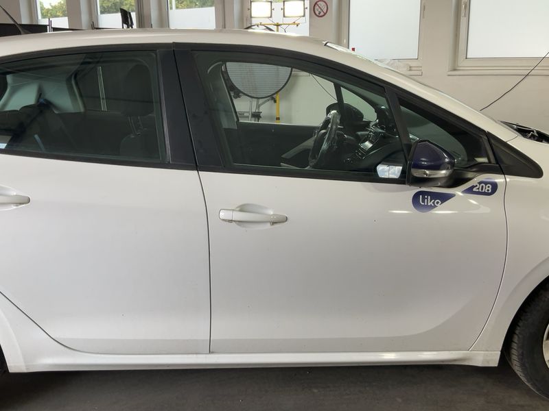Peugeot 208 1.2 PureTech Like 2017 – снимка 10