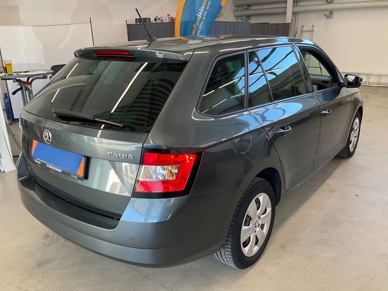 Skoda Fabia 1.0 MPI Ambition — zdjęcie 2