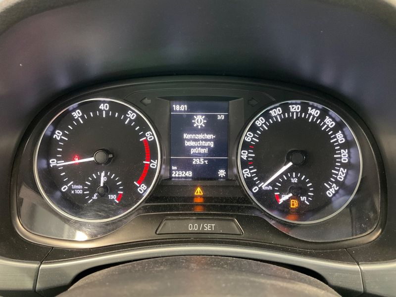 Skoda Fabia 1.0 MPI Ambition — zdjęcie 4