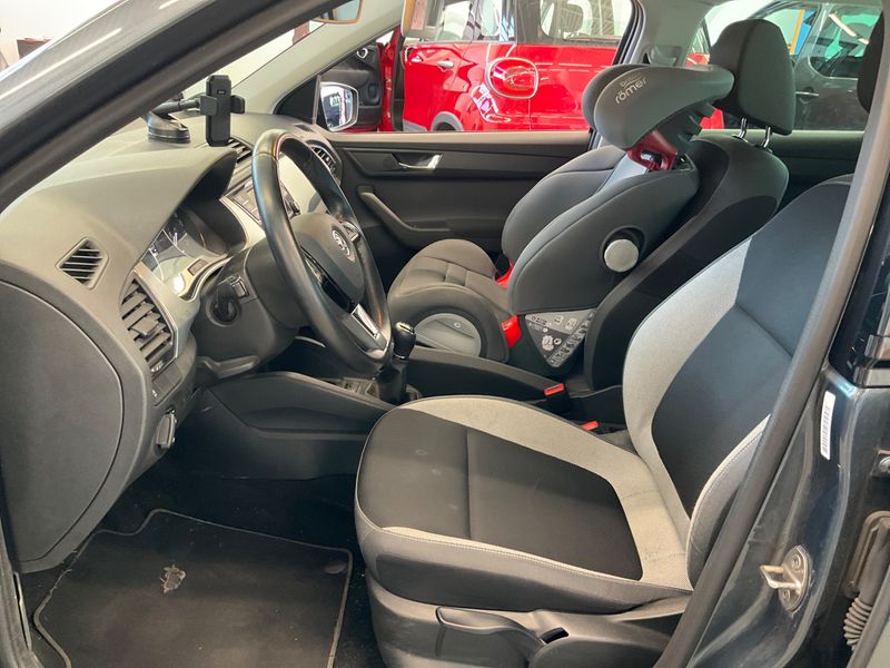 Skoda Fabia 1.0 MPI Ambition — zdjęcie 3