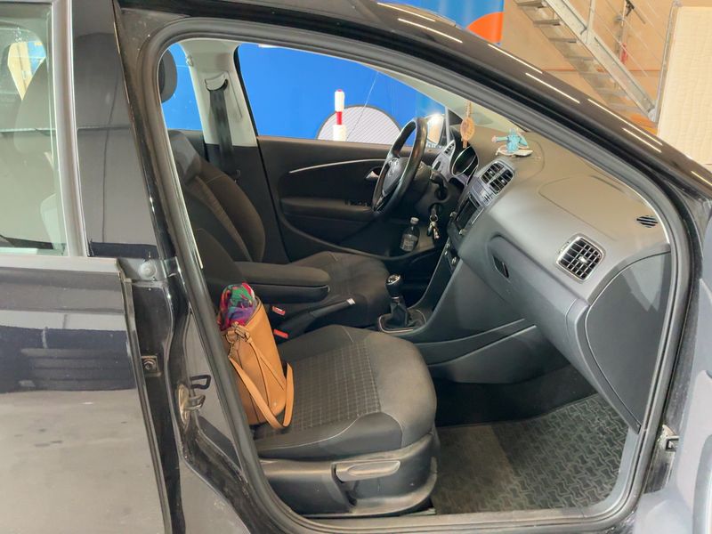 Volkswagen Polo 1.4 TDI Comfortline BlueMotion Tech 2015 – снимка 16