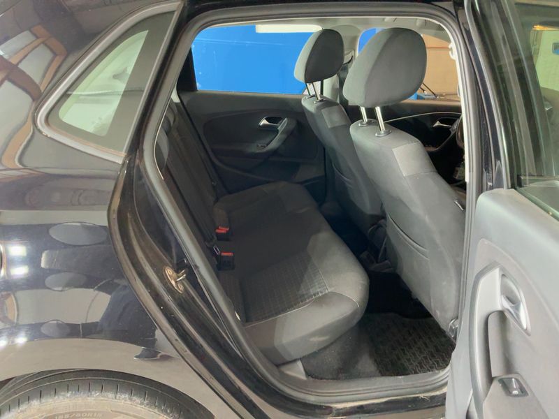 Volkswagen Polo 1.4 TDI Comfortline BlueMotion Tech 2015 – снимка 19