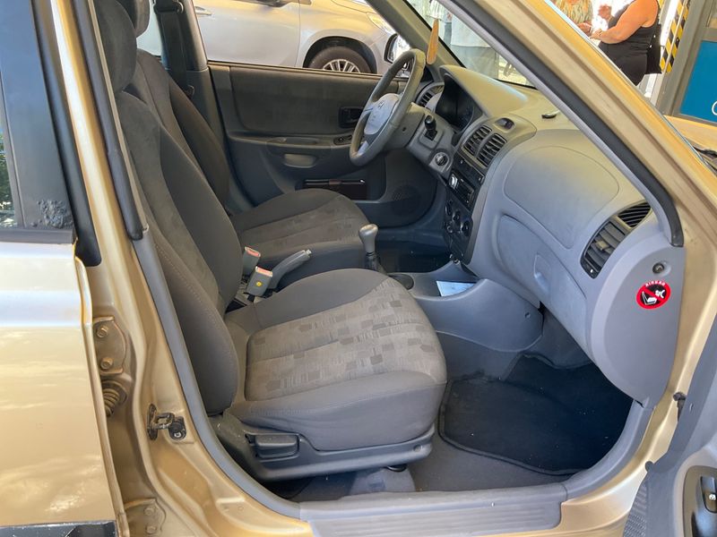 Hyundai Accent 1.3 GS — zdjęcie 3