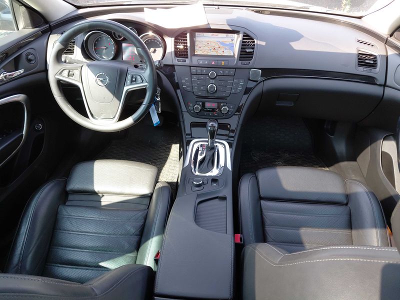 Opel Insignia Sports Tourer 2.0 Turbo Innovation 4x4 — zdjęcie 11