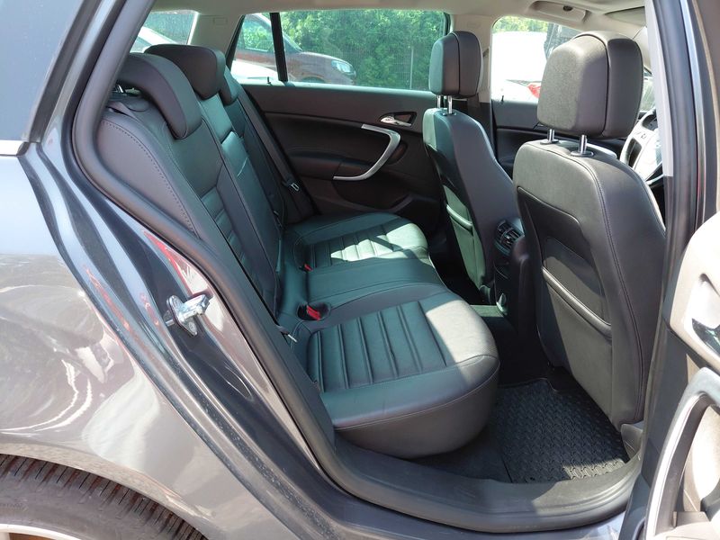 Opel Insignia Sports Tourer 2.0 Turbo Innovation 4x4 — zdjęcie 14
