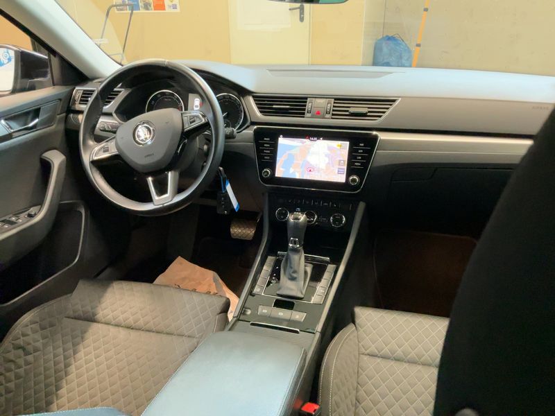 Skoda Superb 1.8 TSI Style — zdjęcie 12