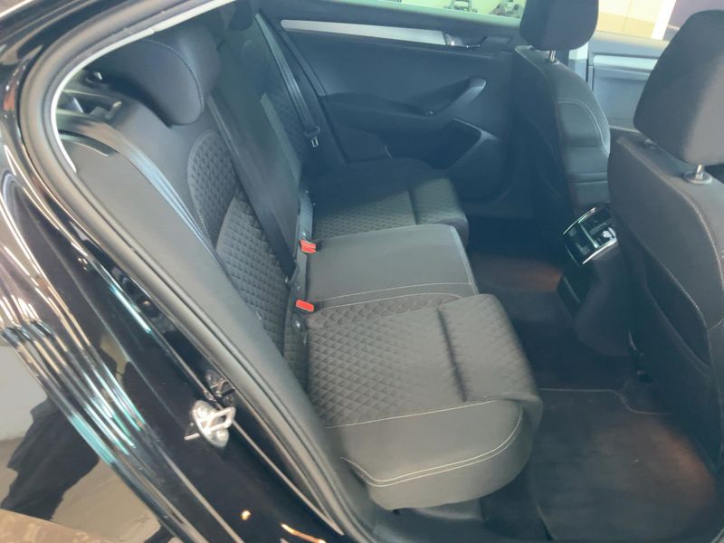Skoda Superb 1.8 TSI Style — zdjęcie 14