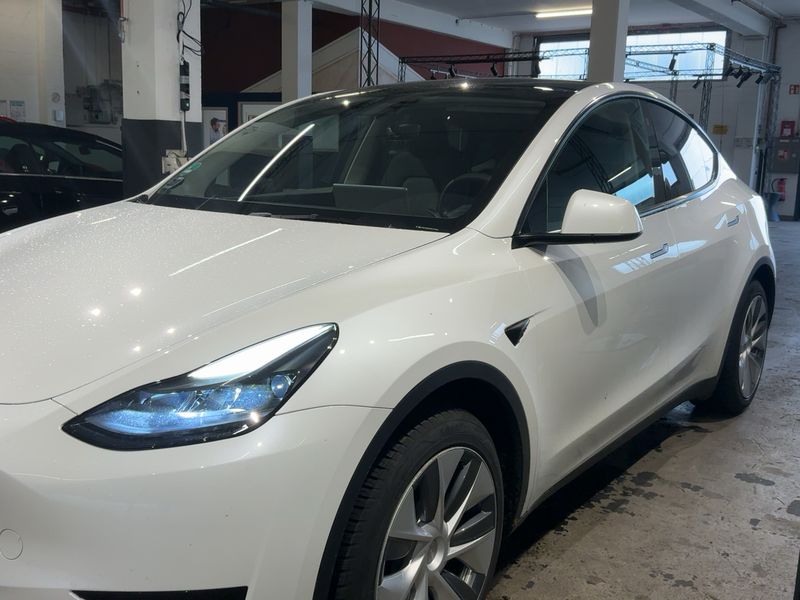 Tesla Model Y Max Range Dual RWD — zdjęcie 2